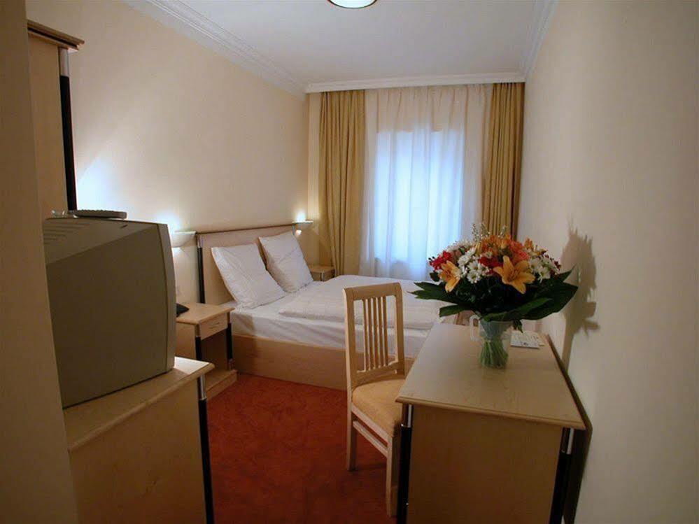 Hotel Atlas Мюнхен Екстер'єр фото